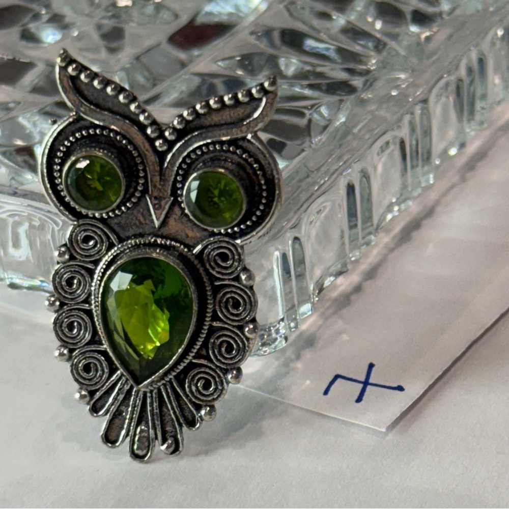 🆕 “Wise Glow: Artisan Peridot Owl Ring in Sterling Silver” Size 7 🆕 - Picture 16 of 16